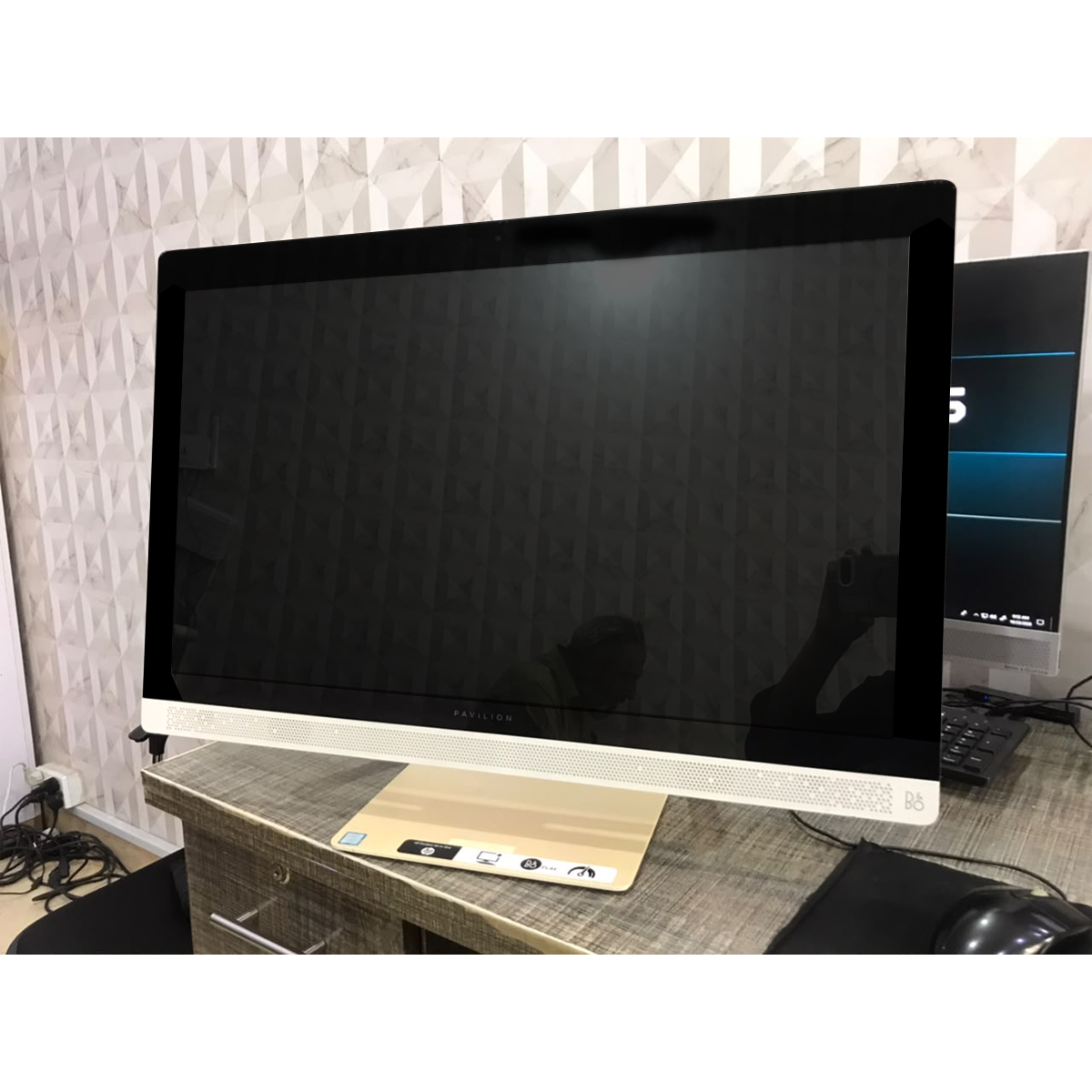 HP Pavilion 27 All-in-One PC Desktop 2 HP Pavilion 27 All-in-One PC Desktop - Image 2